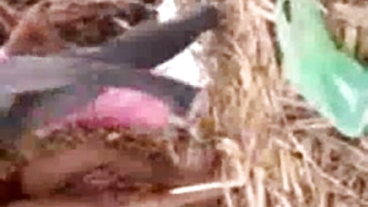 ଜଣେ ଚାକରାଣୀ ତାଙ୍କ ବସ୍‌ଙ୍କ ପୁଅକୁ ମଳକ୍ରିୟା ପାଇଁ ପ୍ରଲୋଭିତ କଲା