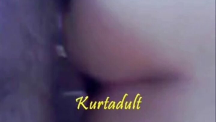 ଜଣେ ସୁନ୍ଦର ଲାଲ ମୁଣ୍ଡିଆ ଜଣେ କଳା ପୁରୁଷଙ୍କ କଳା କୁକୁଡ଼ାକୁ ଚଲାଇଲେ