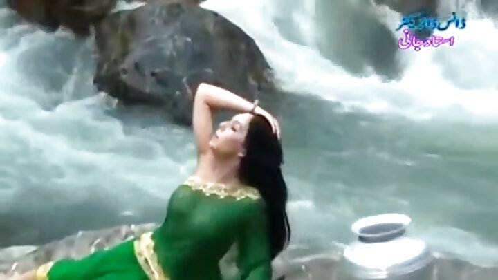 ଜଣେ ବ୍ୟକ୍ତି ଏକ FFM ଦୃଶ୍ୟରେ ଦୁଇଜଣ ଲେସବିଆନ୍ଙ୍କୁ ଚୁଚୁମିଲେ।