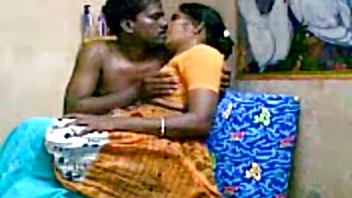 ବ୍ଲାଉଜ୍ ପରେ, ଜଣେ ପତଳା ଝିଅ ଜଣେ ପୁରୁଷ ସହିତ ନିୟମିତ ଯୌନ ସମ୍ପର୍କ ରଖିବାକୁ ରାଜି ହୋଇଛି।