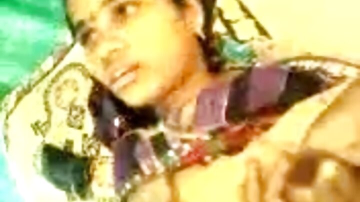 ଜଣେ ବଷ୍ଟି ମାସେଜ୍ ଜଣେ ବିବାହିତ ଦମ୍ପତିଙ୍କ ସହିତ ହଟ୍ ସେକ୍ସ କରନ୍ତି