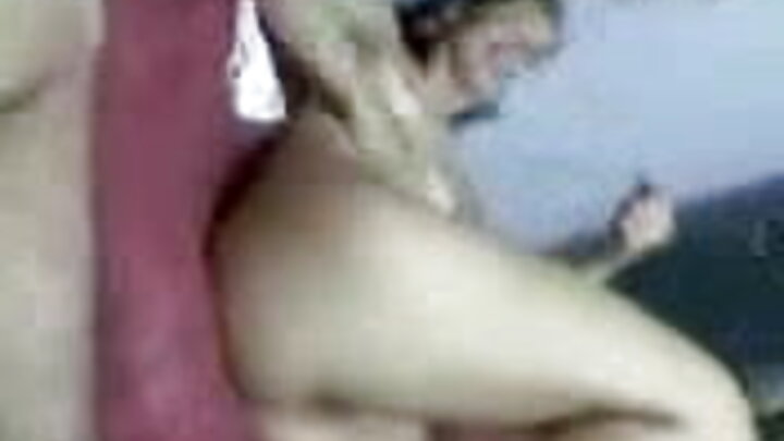 ଜଣେ MILF ତାଙ୍କ ପରିପକ୍ୱ ବନ୍ଧୁଙ୍କୁ ଏକ ମାଂସପେଶୀ ବାଣ୍ଡା ଲୋକକୁ ଏକ FFM ଗ୍ରୁପ୍ ସେକ୍ସ ପାଇଁ ଦେଇଥିଲା।