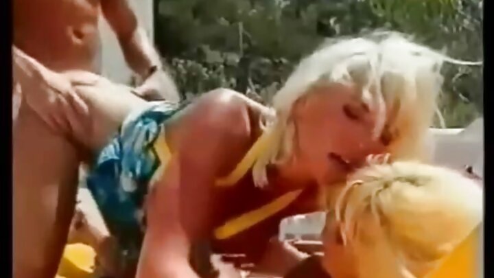 ଜଣେ ସ୍ୱାମୀ ତାଙ୍କ ଚମତ୍କାର ସ୍ତ୍ରୀଙ୍କୁ BDSM ଶୈଳୀରେ ଦଣ୍ଡ ଦେଇଥିଲେ ଏବଂ ଚୁଚୁମିଥିଲେ
